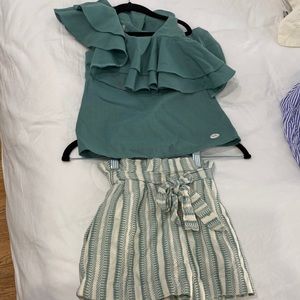 Girls 2 piece set  shorts with matching sleeveless shirt size 6